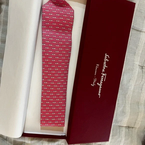 Salvatore Ferragamo Pink Whale Motif Tie - Picture 5 of 5